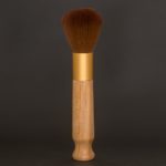 pinceau-de-maquillage-manche-en-bois-de-mimosa