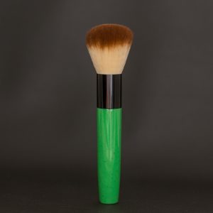 pinceau-de-maquillage-manche-en-resine-verte