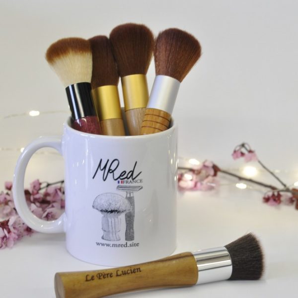pinceau-de-maquillage-manche-en-bois-de-bania