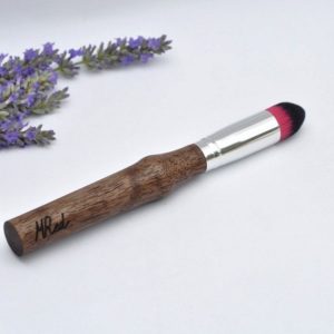 pinceau-de-maquillage-manche-en-bois-rose-noir-le-pere-lucien