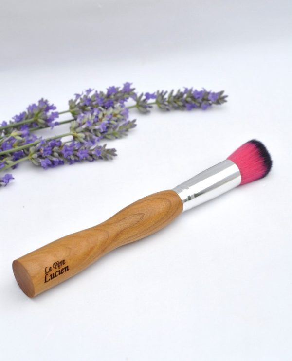 pinceau-de-maquillage-manche-en-bois-touffe-rose