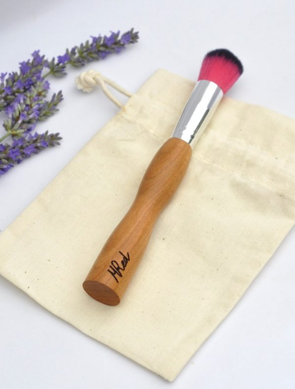 pinceau-de-maquillage-manche-en-bois-touffe-rose